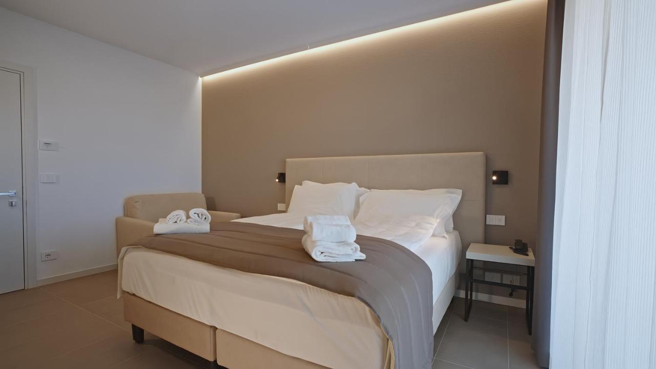 Hotel Cristal Sirmione Exteriör bild