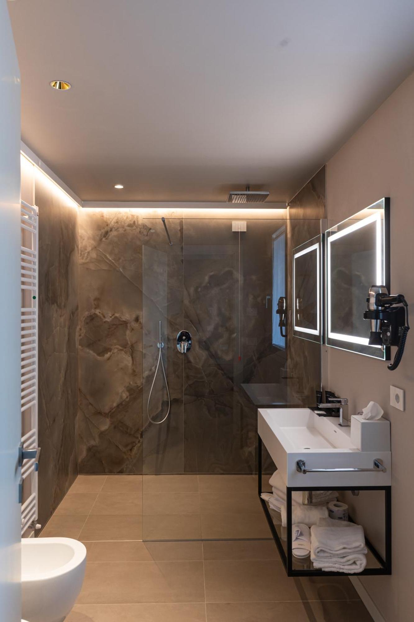 Hotel Cristal Sirmione Rum bild