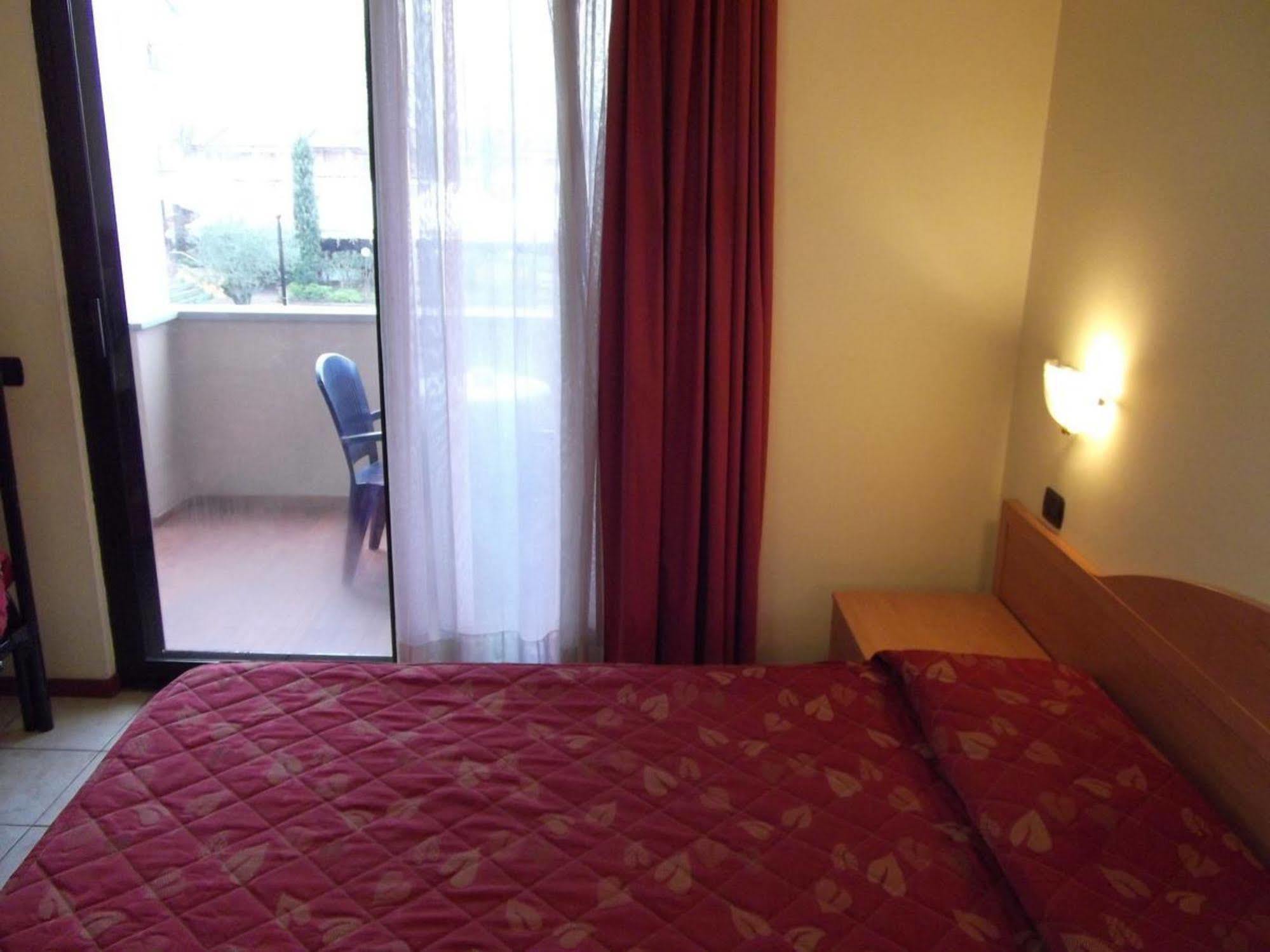 Hotel Cristal Sirmione Exteriör bild